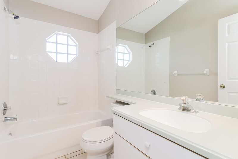 2,035/Mo, 4519 Weasel Dr New Port Richey, FL 34653 Main Bathroom View