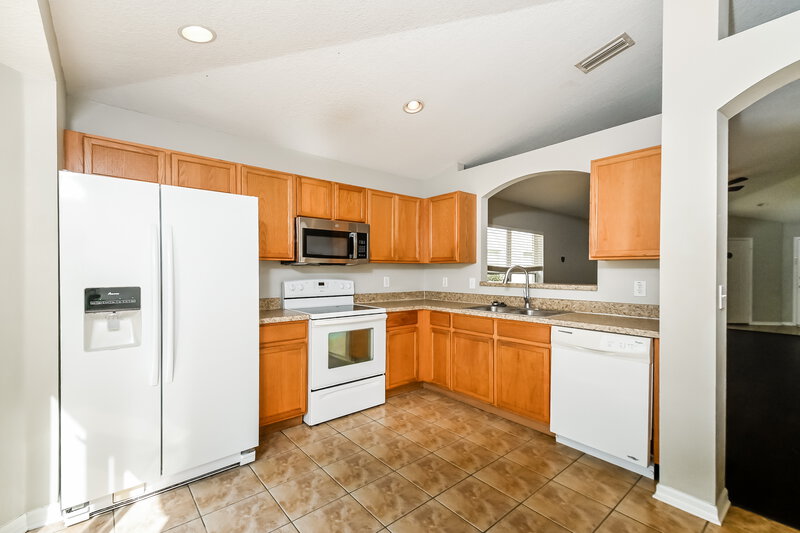 1,955/Mo, 922 Seminole Sky Dr Ruskin, FL 33570 Kitchen View 2