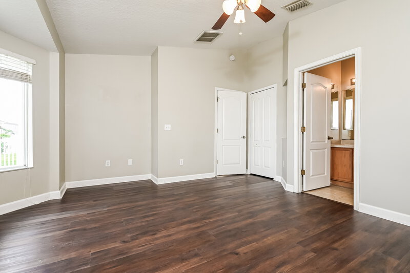 1,955/Mo, 922 Seminole Sky Dr Ruskin, FL 33570 Main Bedroom View 2