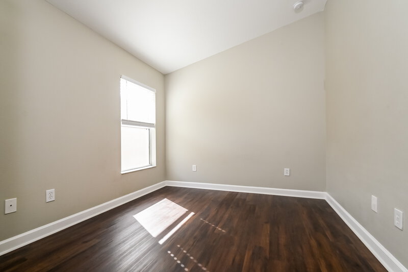 1,955/Mo, 922 Seminole Sky Dr Ruskin, FL 33570 Bedroom View 2