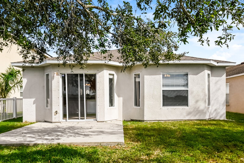 1,955/Mo, 922 Seminole Sky Dr Ruskin, FL 33570 Rear View