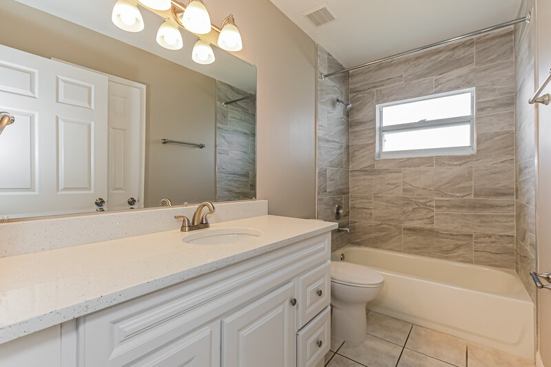 2,655/Mo, 2638 Allwood Ave Valrico, FL 33596 Main Bathroom View 2