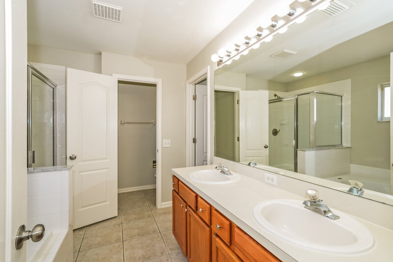 2,280/Mo, 12534 Herons Path Pl Riverview, FL 33578 Bathroom View