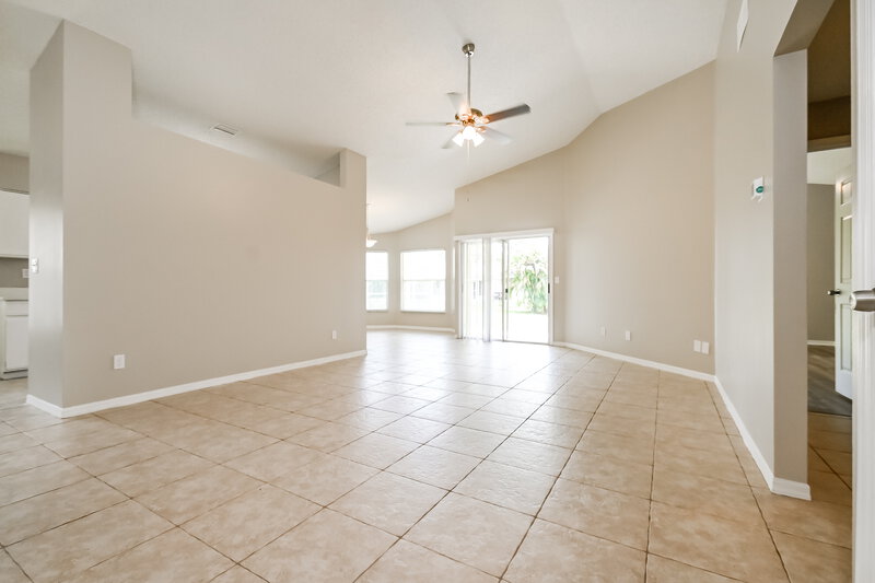 2,120/Mo, 2029 Glen Forge St Brandon, FL 33511 Living Room View