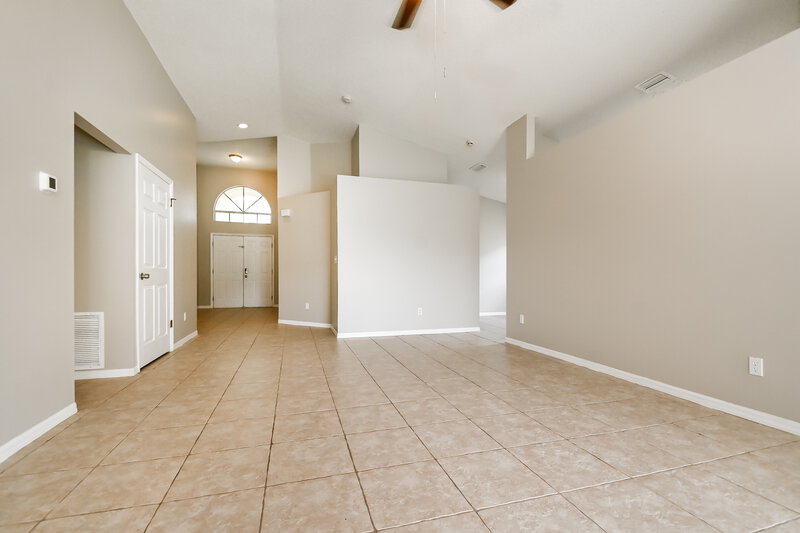 2,120/Mo, 2029 Glen Forge St Brandon, FL 33511 Living Room View 2