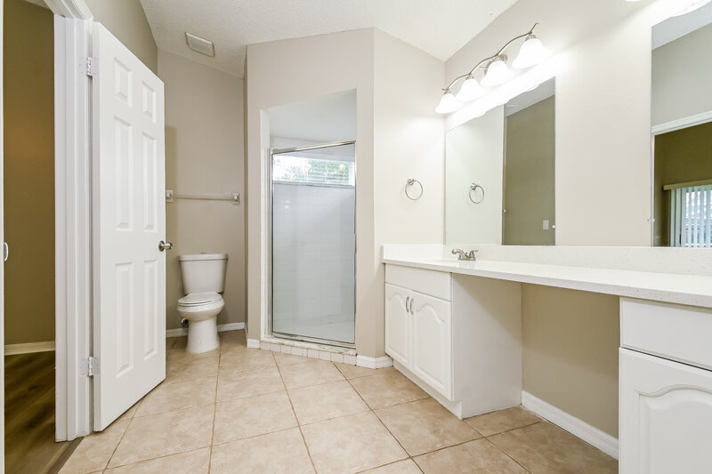 2,120/Mo, 2029 Glen Forge St Brandon, FL 33511 Main Bathroom View