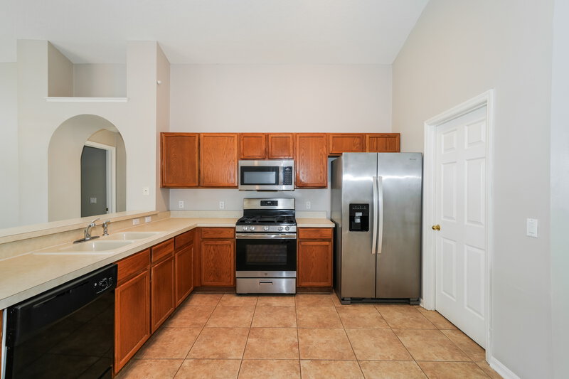 2,190/Mo, 8606 Baneberry Ct Tampa, FL 33647 Kitchen View 2