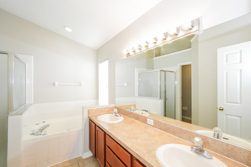 2,190/Mo, 8606 Baneberry Ct Tampa, FL 33647 Bathroom View