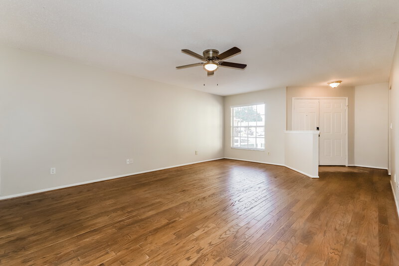 2,030/Mo, 1909 Chablis Ct Valrico, FL 33594 Living Room View 2