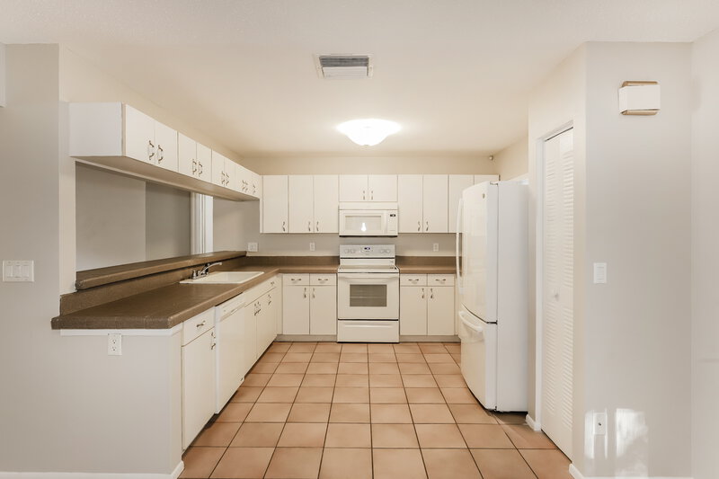 2,030/Mo, 1909 Chablis Ct Valrico, FL 33594 Kitchen View