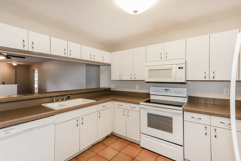 2,030/Mo, 1909 Chablis Ct Valrico, FL 33594 Kitchen View 2