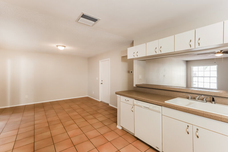 2,030/Mo, 1909 Chablis Ct Valrico, FL 33594 Kitchen View 3