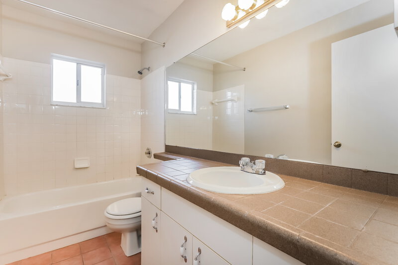 2,030/Mo, 1909 Chablis Ct Valrico, FL 33594 Bathroom View