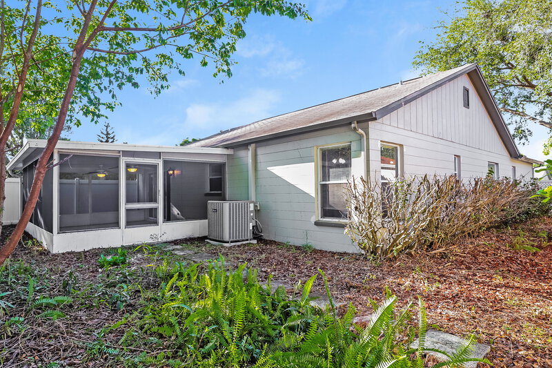 2,030/Mo, 1909 Chablis Ct Valrico, FL 33594 Rear View