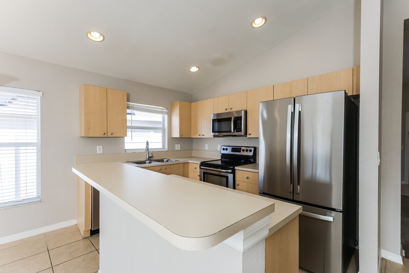 2,135/Mo, 11515 Mountain Bay Dr Riverview, FL 33569 Kitchen View 2