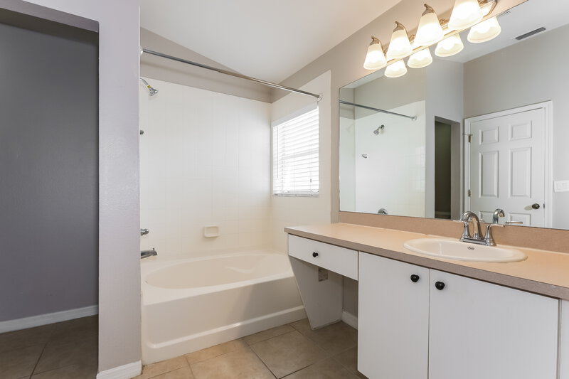 2,135/Mo, 11515 Mountain Bay Dr Riverview, FL 33569 Main Bathroom View