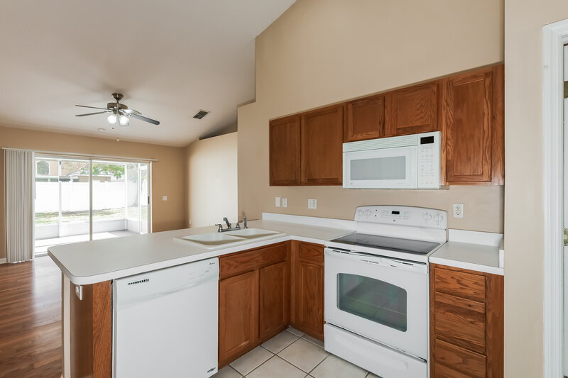 1,885/Mo, 25806 Bloomsbury Ct Land O Lakes, FL 34639 Kitchen View 2