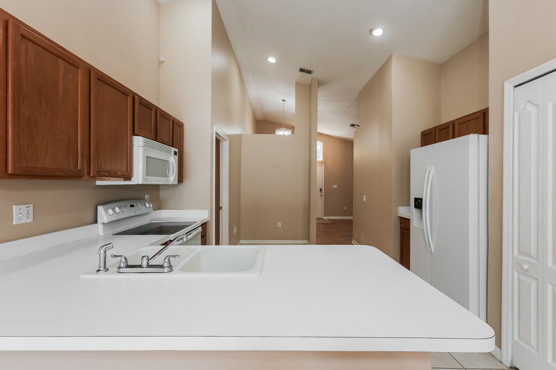 1,885/Mo, 25806 Bloomsbury Ct Land O Lakes, FL 34639 Kitchen View 3