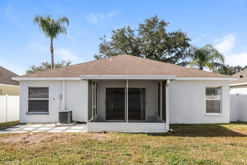 1,885/Mo, 25806 Bloomsbury Ct Land O Lakes, FL 34639 Rear View