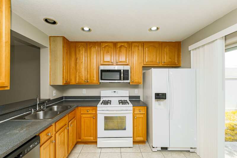 2,265/Mo, 1818 Horsechestnut Ct Trinity, FL 34655 Kitchen View