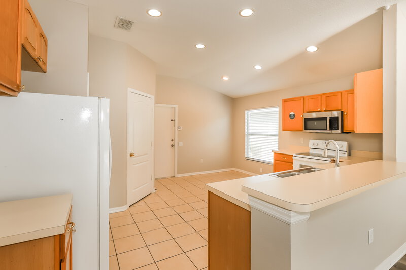 2,245/Mo, 5236 Gato del Sol Cir Wesley Chapel, FL 33544 Kitchen View 2