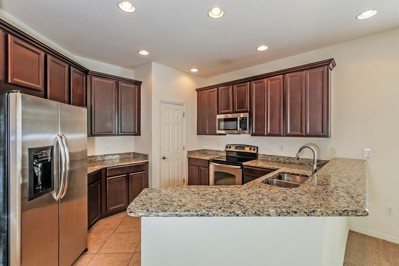 3,910/Mo, 8309 Deerland Bluff Ln Riverview, FL 33578 Kitchen View