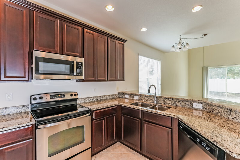 3,910/Mo, 8309 Deerland Bluff Ln Riverview, FL 33578 Kitchen View 2