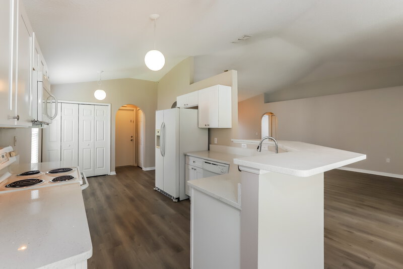 1,780/Mo, 1410 Alhambra Crest Dr Ruskin, FL 33570 Kitchen View 2