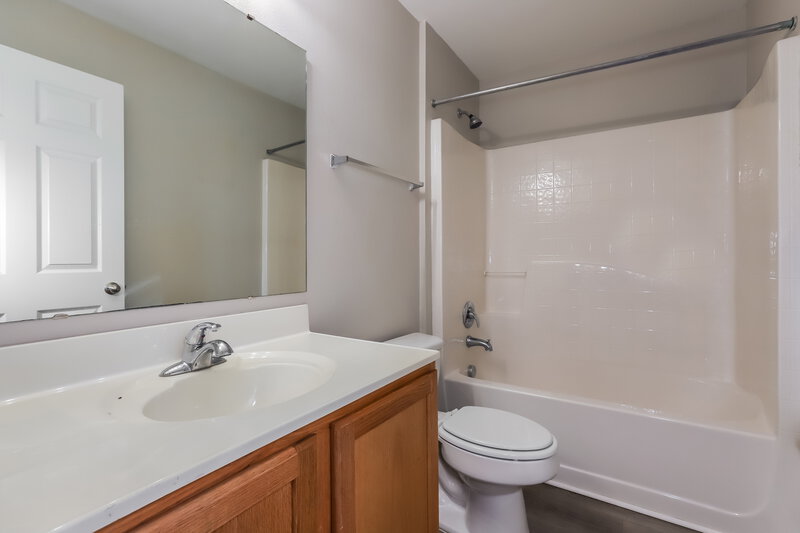 1,780/Mo, 1410 Alhambra Crest Dr Ruskin, FL 33570 Bathroom View
