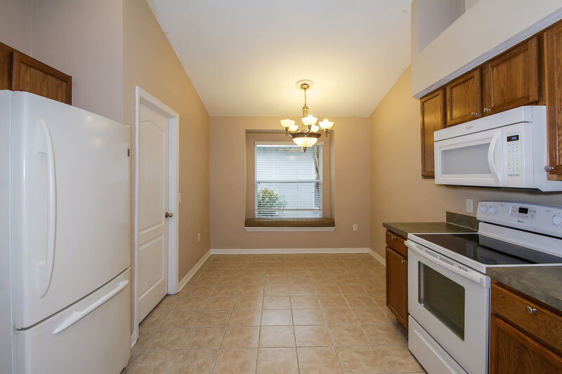 2,365/Mo, 11439 Weston Course Loop Riverview, FL 33579 Kitchen View 2