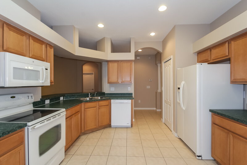 2,220/Mo, 15532 Gannetglade Ln Lithia, FL 33547 Kitchen View