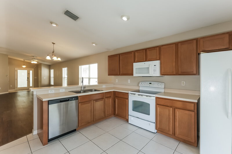 1,765/Mo, 7804 Maroon Peak Dr Ruskin, FL 33573 Kitchen View