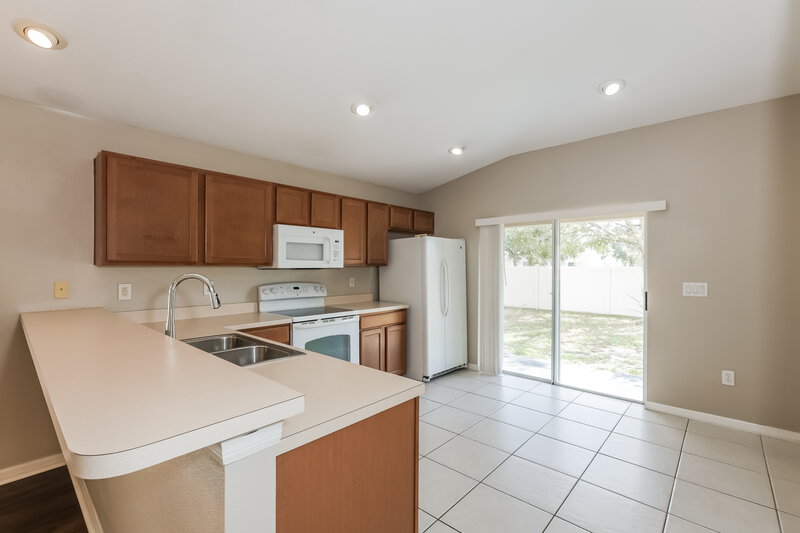 1,765/Mo, 7804 Maroon Peak Dr Ruskin, FL 33573 Kitchen View 2