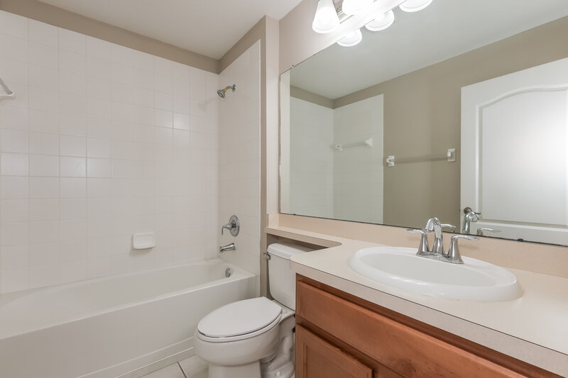 1,765/Mo, 7804 Maroon Peak Dr Ruskin, FL 33573 Bathroom View