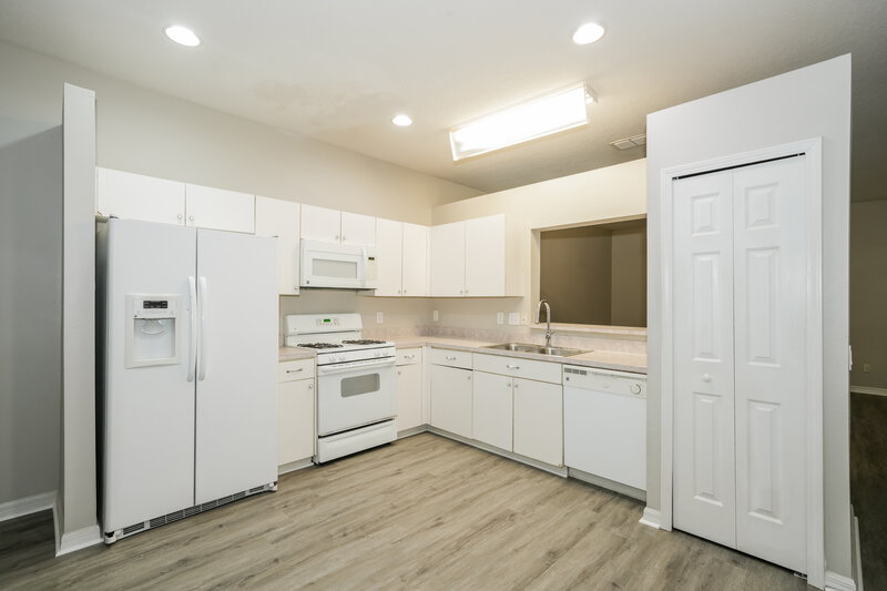 2,150/Mo, 15819 Stags Leap Dr Lutz, FL 33559 Kitchen View 2