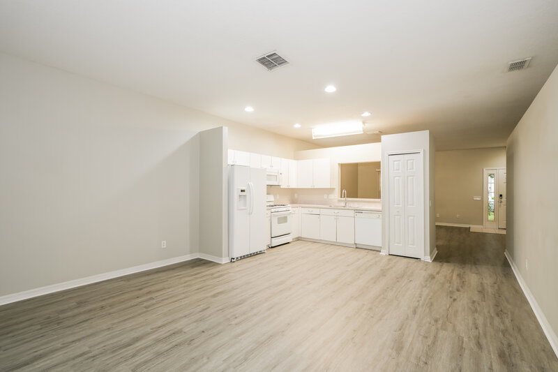 2,150/Mo, 15819 Stags Leap Dr Lutz, FL 33559 Family Room View 2