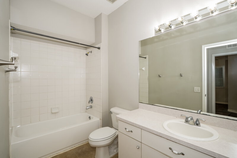 2,150/Mo, 15819 Stags Leap Dr Lutz, FL 33559 Bathroom View