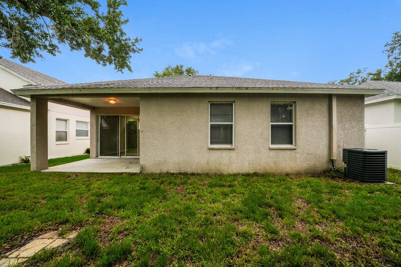 2,150/Mo, 15819 Stags Leap Dr Lutz, FL 33559 Rear View