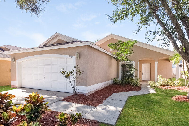 2,385/Mo, 1918 Erin Brooke Dr Valrico, FL 33594 External View
