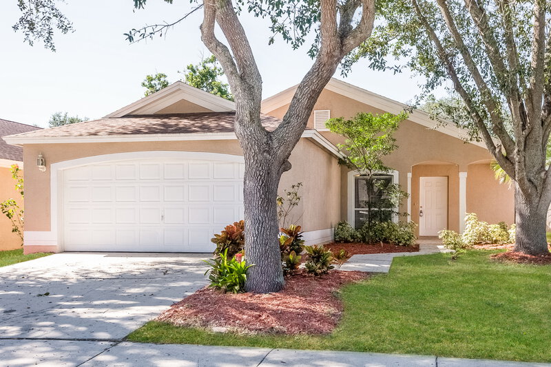 2,385/Mo, 1918 Erin Brooke Dr Valrico, FL 33594 Front View