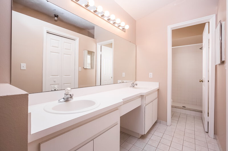 2,385/Mo, 1918 Erin Brooke Dr Valrico, FL 33594 Bathroom View