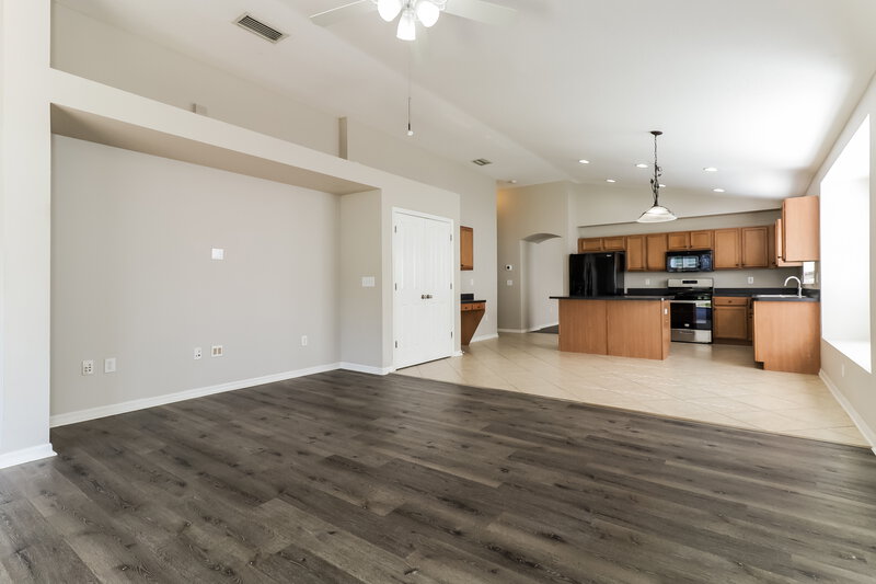 2,685/Mo, 9912 Riverchase Dr New Port Richey, FL 34655 Living Room View 2