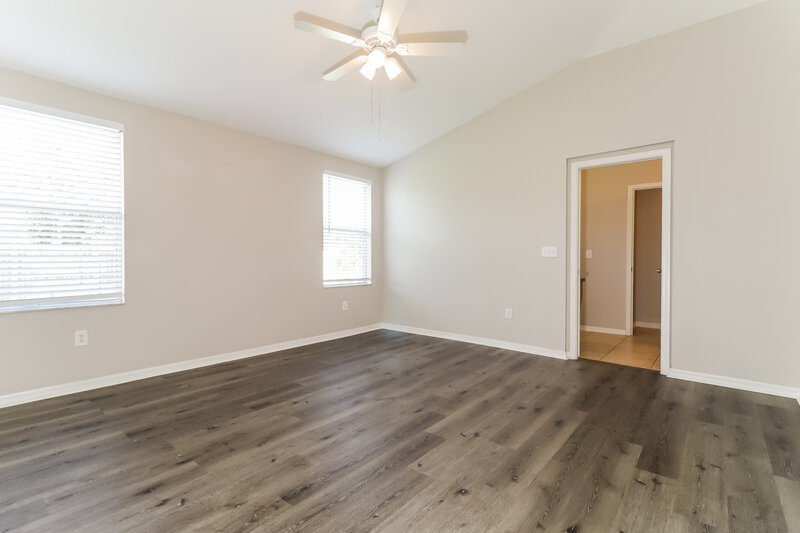 2,685/Mo, 9912 Riverchase Dr New Port Richey, FL 34655 Main Bedroom View