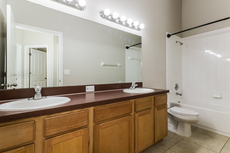 2,685/Mo, 9912 Riverchase Dr New Port Richey, FL 34655 Bathroom View