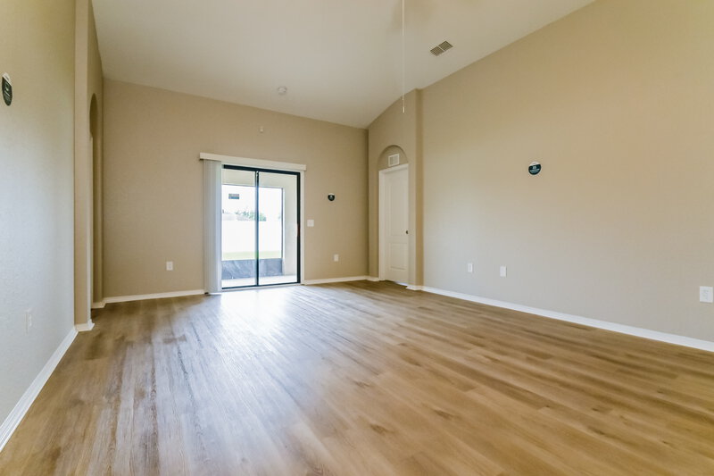 2,150/Mo, 1771 Williamsburg Dr Bartow, FL 33830 Living Room View 2