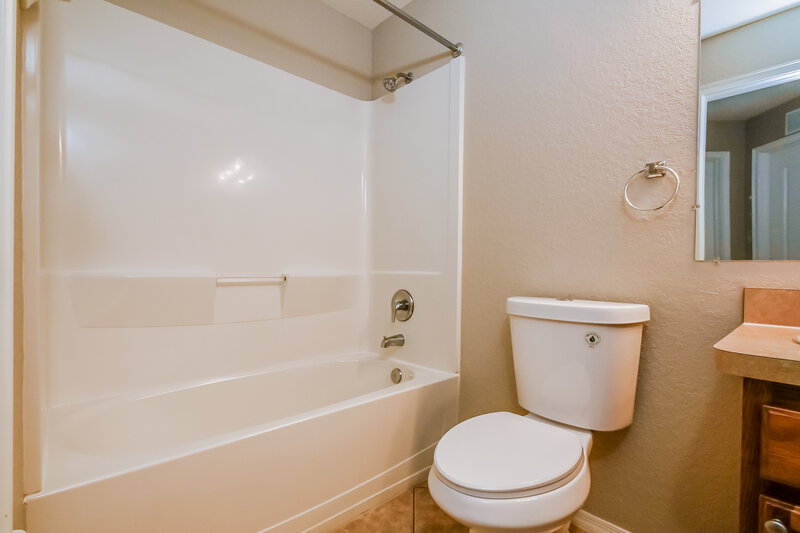 2,150/Mo, 1771 Williamsburg Dr Bartow, FL 33830 Bathroom View