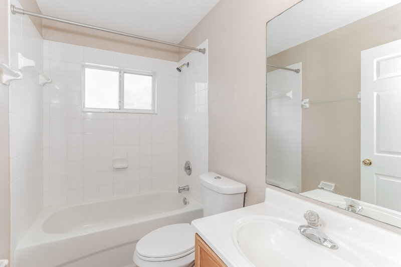 2,025/Mo, 2615 Thames River Pl Valrico, FL 33596 Bathroom View