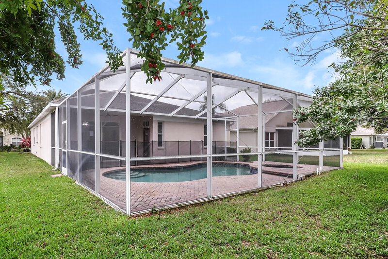 2,815/Mo, 5523 Terrain de Golf Dr Lutz, FL 33558 Rear View