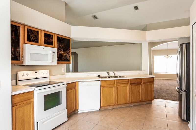 2,530/Mo, 10038 Creek Bluff Dr Riverview, FL 33578 Kitchen View 2