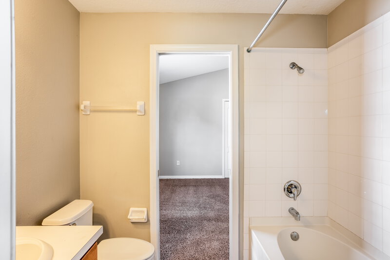 2,530/Mo, 10038 Creek Bluff Dr Riverview, FL 33578 Bathroom View 2